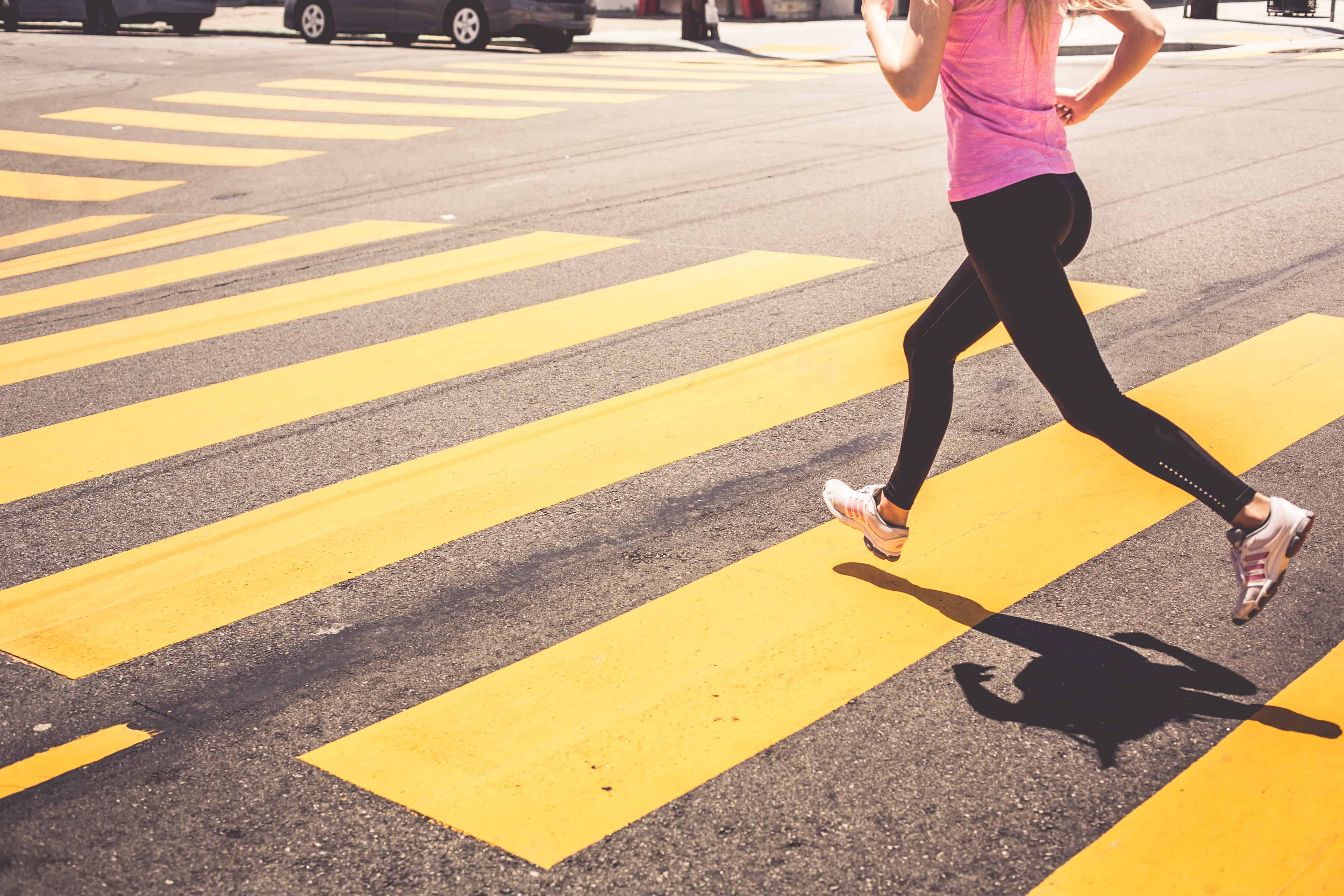 Running over. Пешеход девушка. Девушка на переходе. Девушка на пешеходном переходе. Бегущий пешеход.